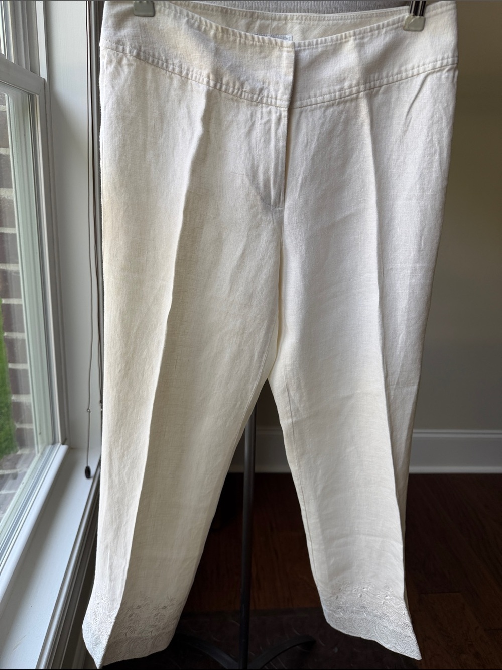 JEANNE PIERRE White Linen-Blend Capris with Embroidered Hem